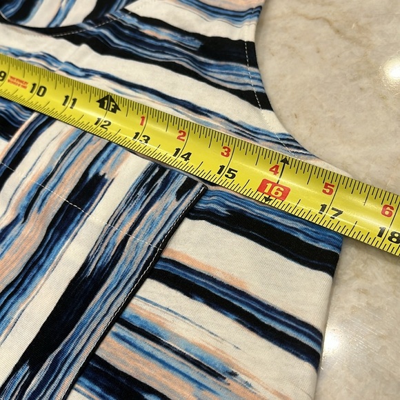 LA Relaxed Racerback Tank Abstract Stripe Asymmetrical Hem Pocket Medium - Picture 8 of 9